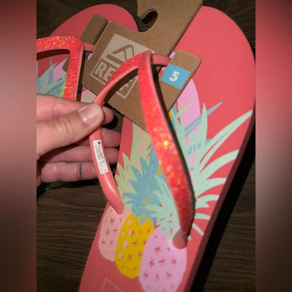 Reef Stargazer Prints Flip Flops Sandals in Pineapple Rainbows NWT Girls Kids 5 - Picture 5 of 5